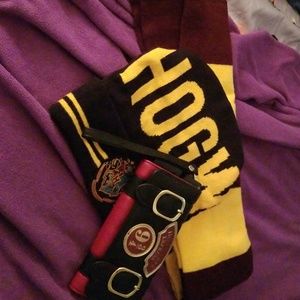 Harry potter wallet, scarf and hat